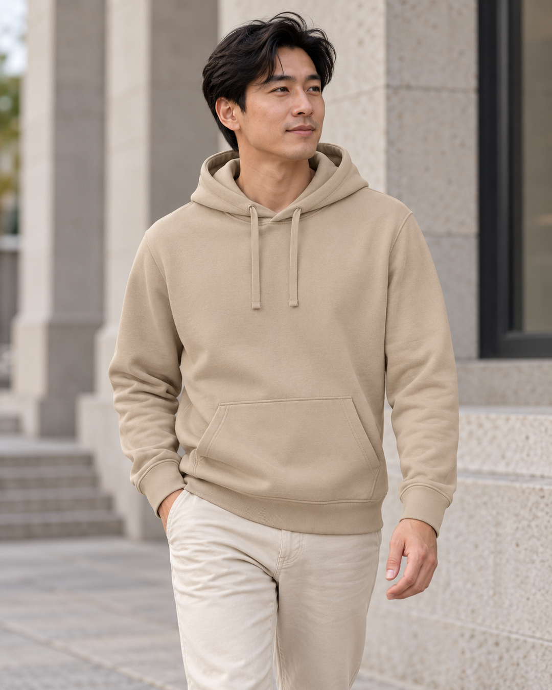 Sitztgut Unisex-Hoodie mit Kängurutasche – Desert Dust – Alltagsansicht