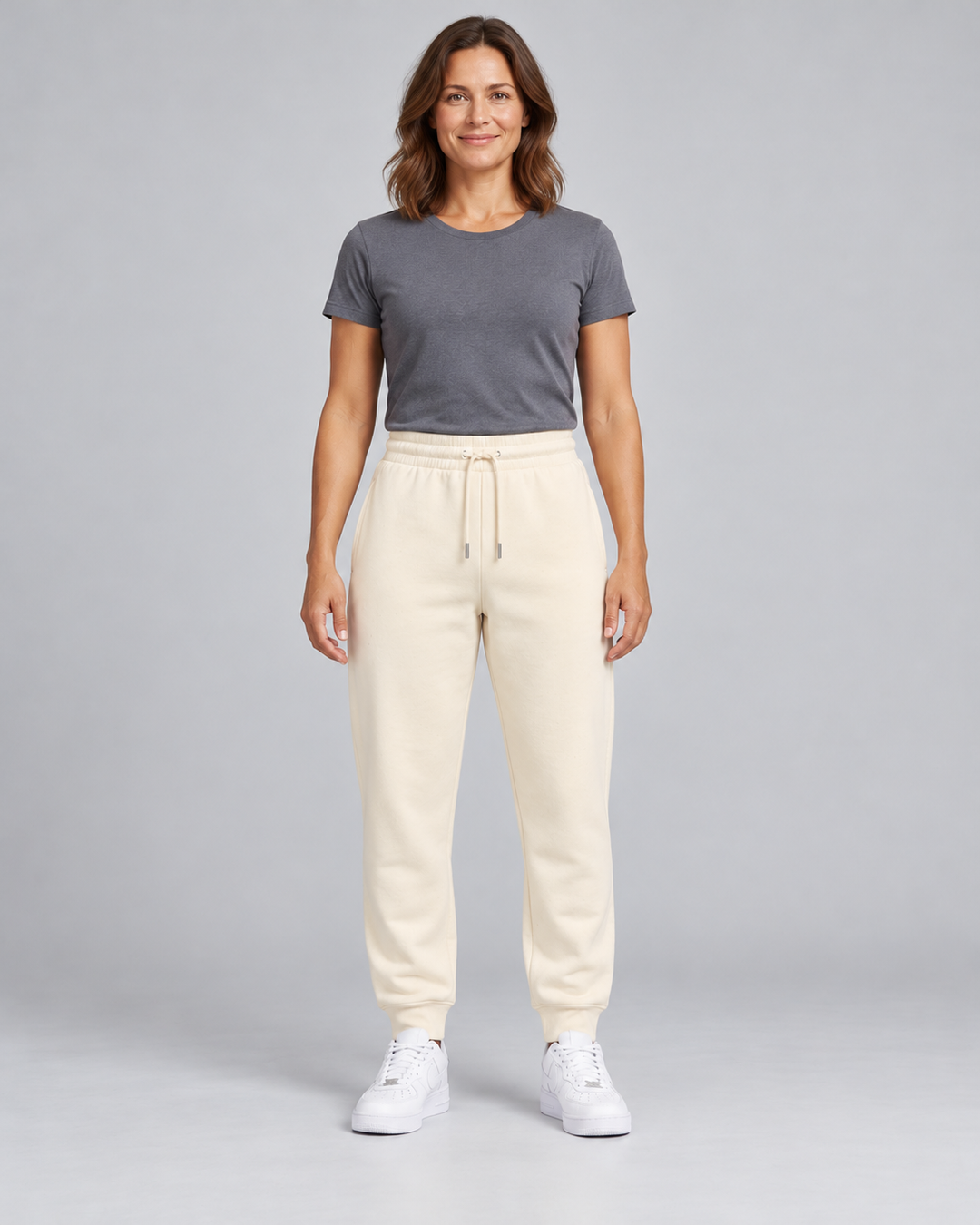 Sitztgut Damen-Jogginghose aus Baumwolle mit Rippbündchen – Natur – Damenmodel, Hauptbild