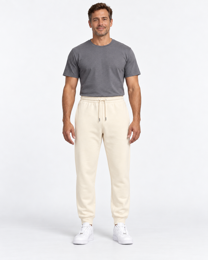 Sitztgut Herren-Jogginghose aus Baumwolle mit Rippbündchen – Natur – Herrenmodel, Hauptbild