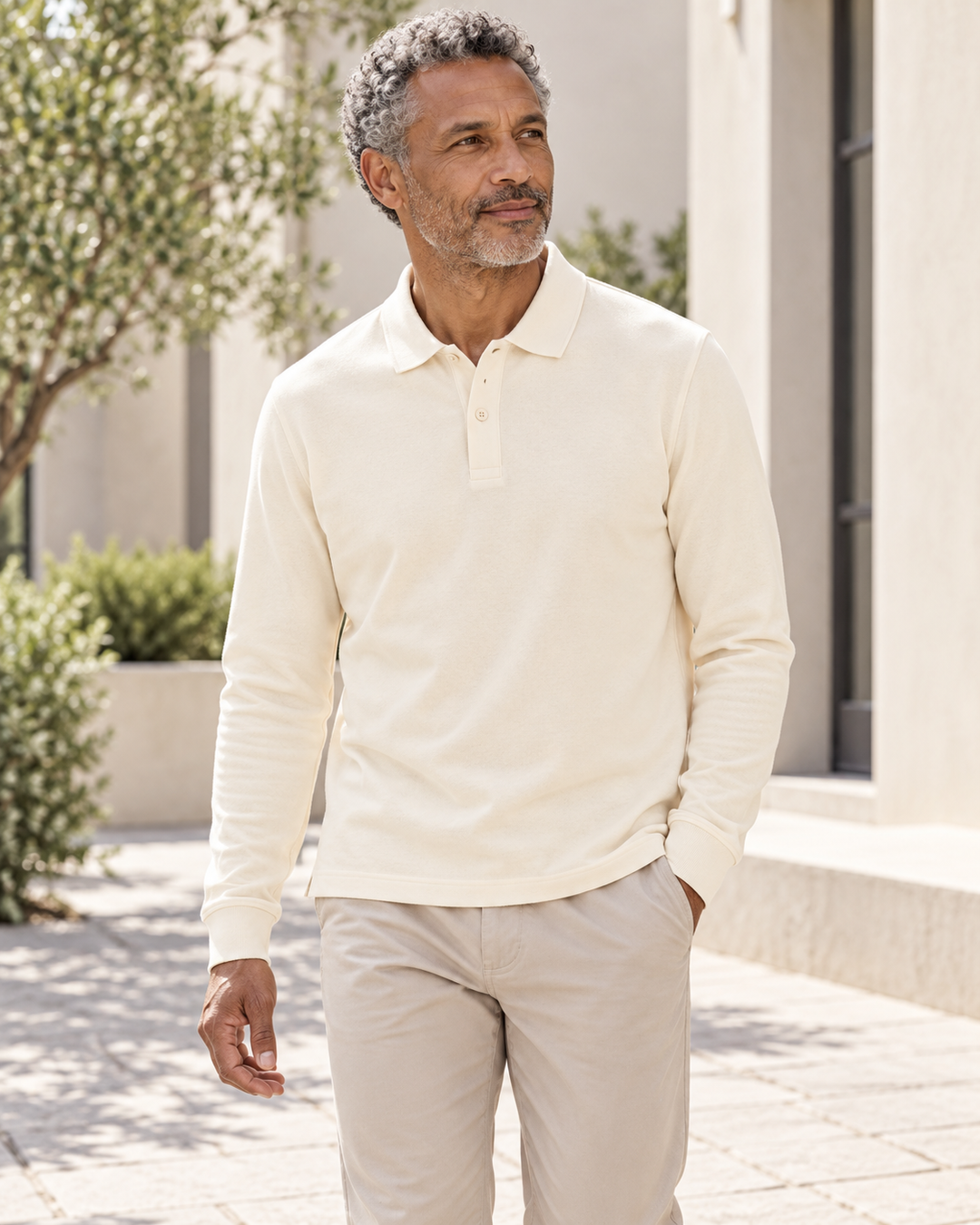 Sitztgut Unisex-Langarm-Poloshirt aus Baumwolle – Natur – Alltagsansicht