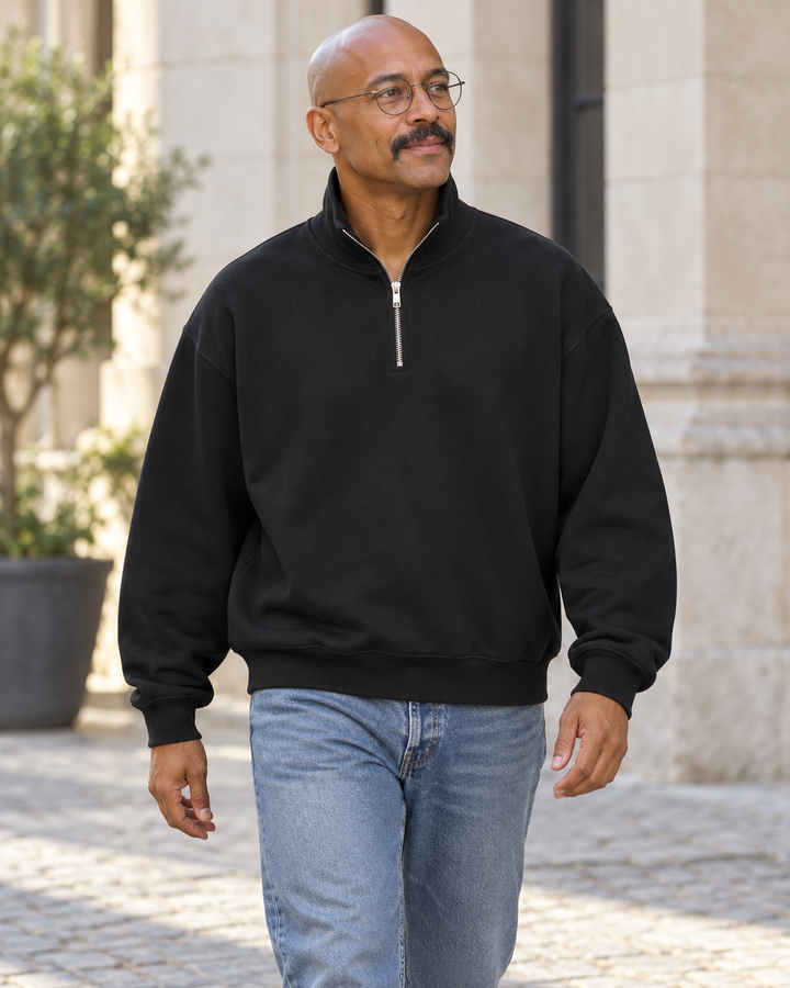 Sitztgut Unisex-Sweatshirt mit Viertelreißverschluss, 400 g/m² – Schwarz – Alltagsansicht