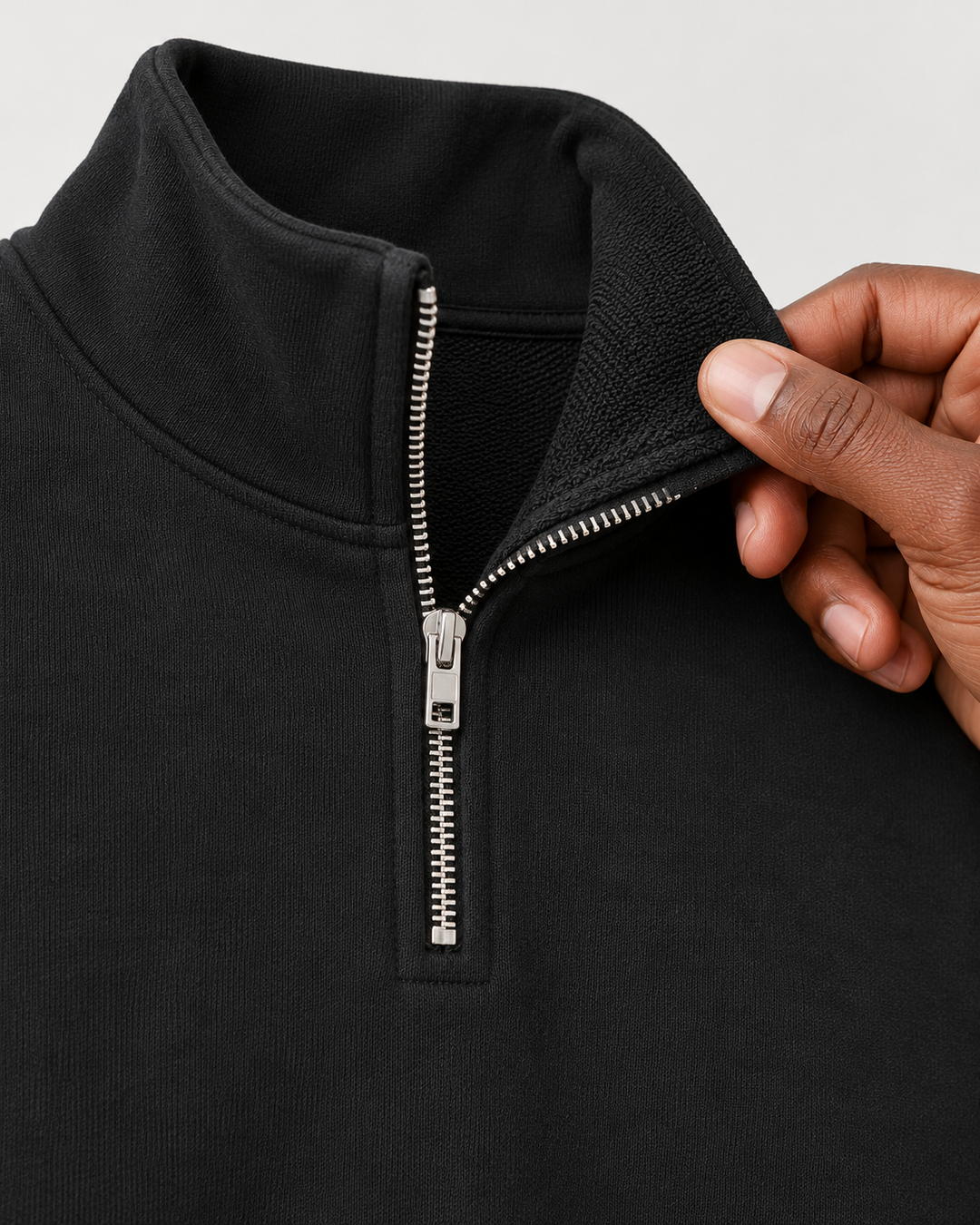 Sitztgut Unisex-Sweatshirt mit Viertelreißverschluss, 400 g/m² – Schwarz – Materialdetail