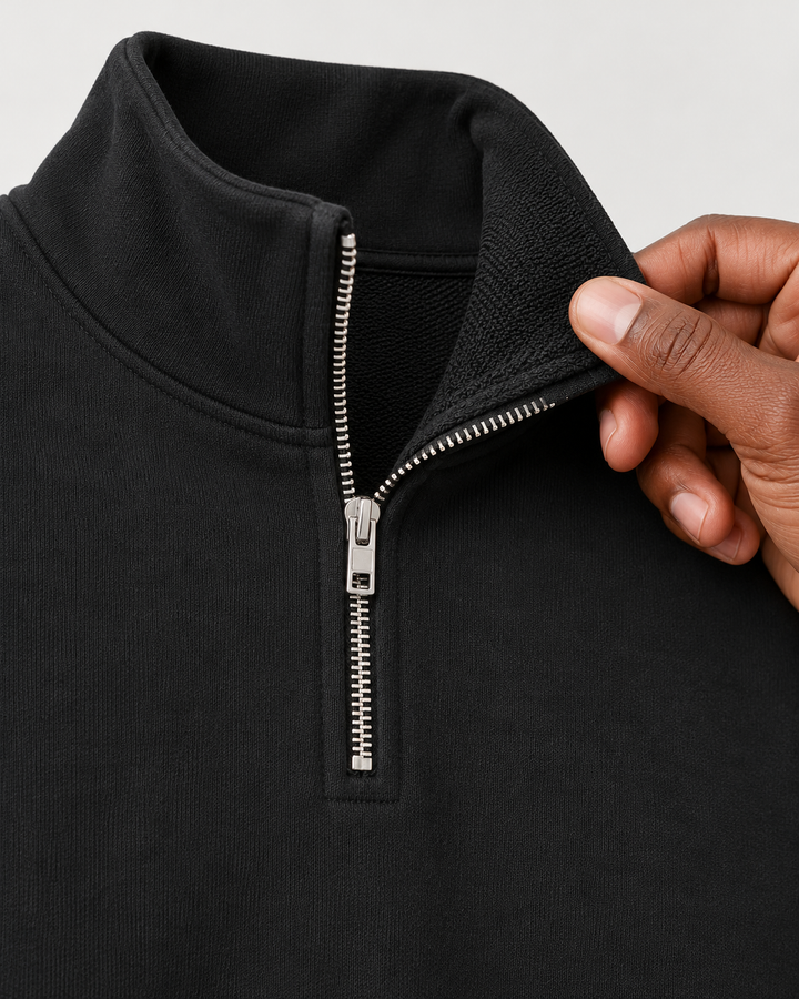Sitztgut Unisex-Sweatshirt mit Viertelreißverschluss, 400 g/m² – Schwarz – Materialdetail