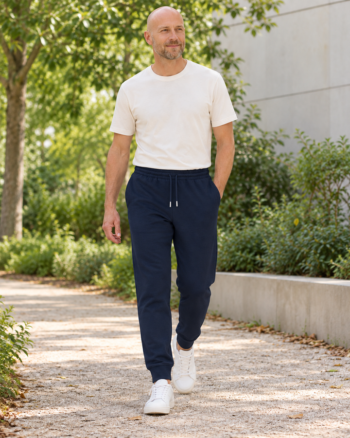 Sitztgut Unisex-Jogginghose aus Baumwolle mit Rippbündchen – Marineblau – Alltagsansicht