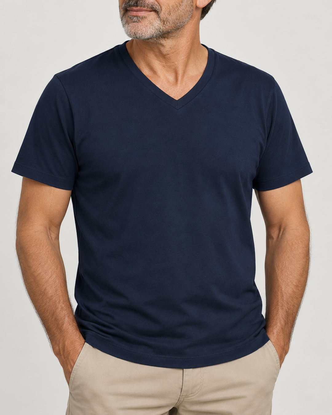 Sitztgut Herren-T-Shirt aus Baumwolle mit V-Ausschnitt – Marineblau – Materialdetail