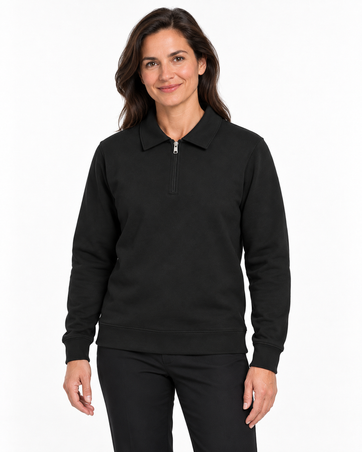 Sitztgut Damen-Polokragenpullover aus Sweatstoff mit kurzem Reißverschluss – Schwarz – Damenmodel, Hauptbild
