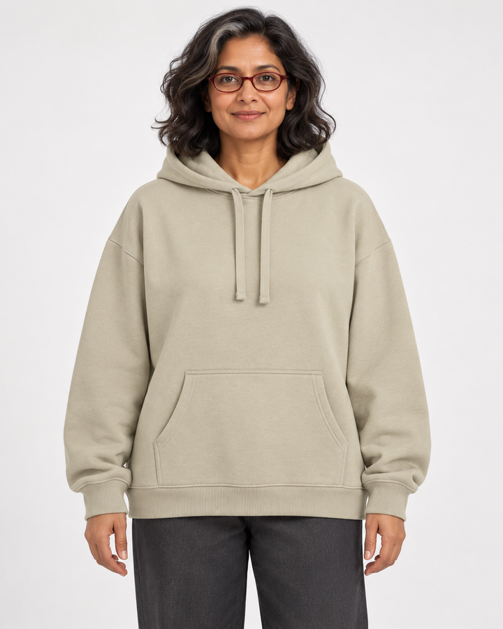 Sitztgut Unisex-Hoodie aus Baumwolle, Oversized Fit – Stone – Vorderansicht