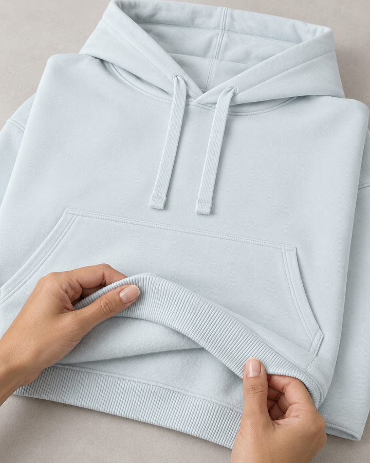 Sitztgut Unisex-Hoodie aus Baumwolle, Oversized Fit – Blue Ice – Materialdetail