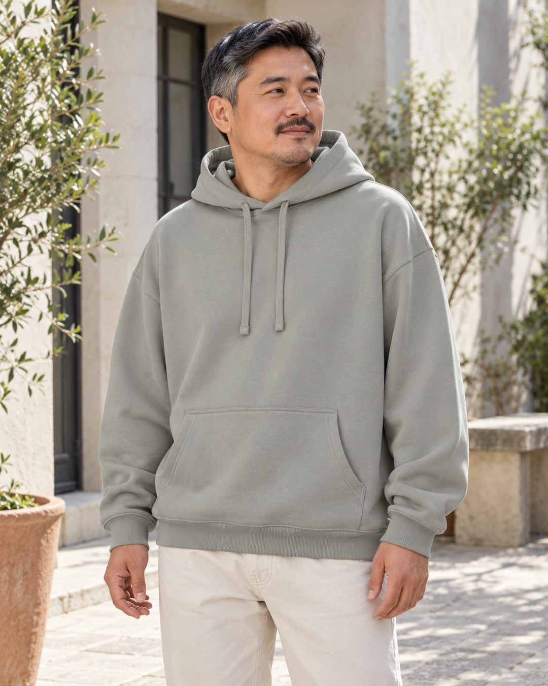 Sitztgut Unisex-Hoodie aus Baumwolle, Oversized Fit – Misty Grey – Alltagsansicht