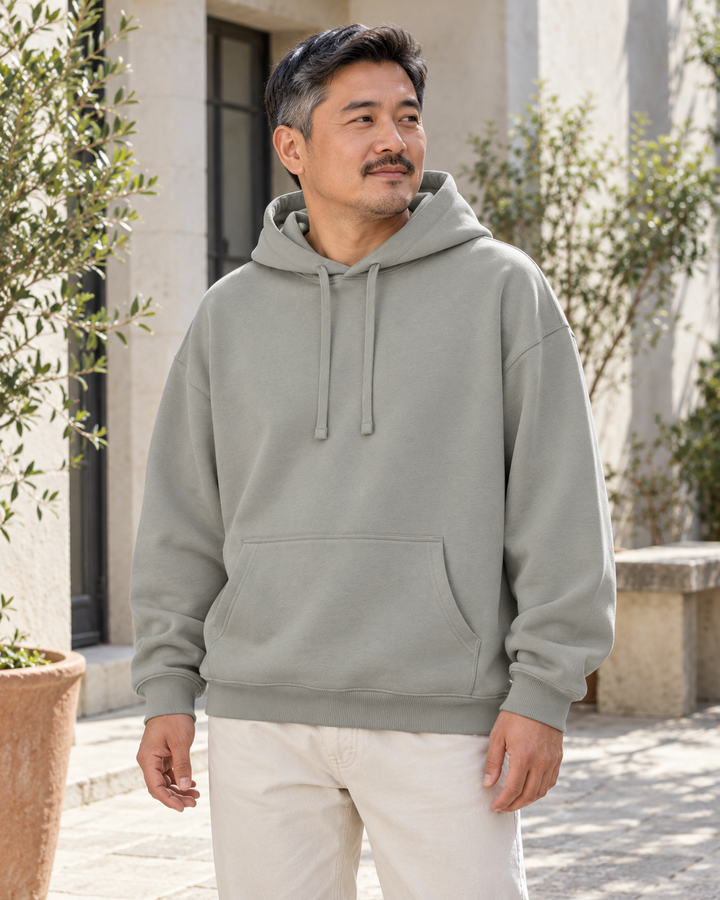 Sitztgut Unisex-Hoodie aus Baumwolle, Oversized Fit – Misty Grey – Alltagsansicht