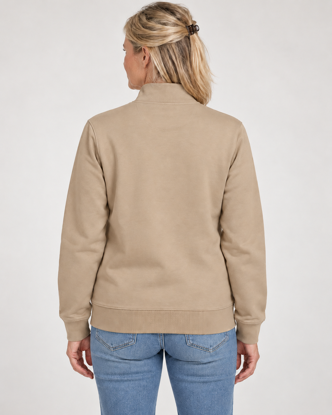 Sitztgut Unisex-Sweatshirt mit Stehkragen und Halbzip – Desert Dust – Rückenansicht