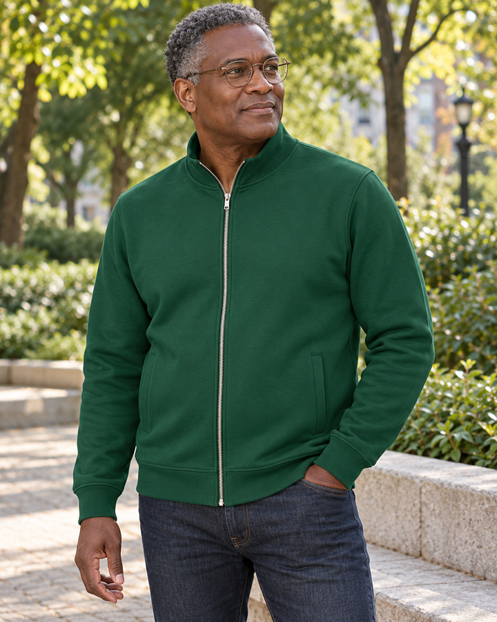 Sitztgut Unisex-Sweatshirt mit Stehkragen und Halbzip – Bottle Green – Alltagsansicht