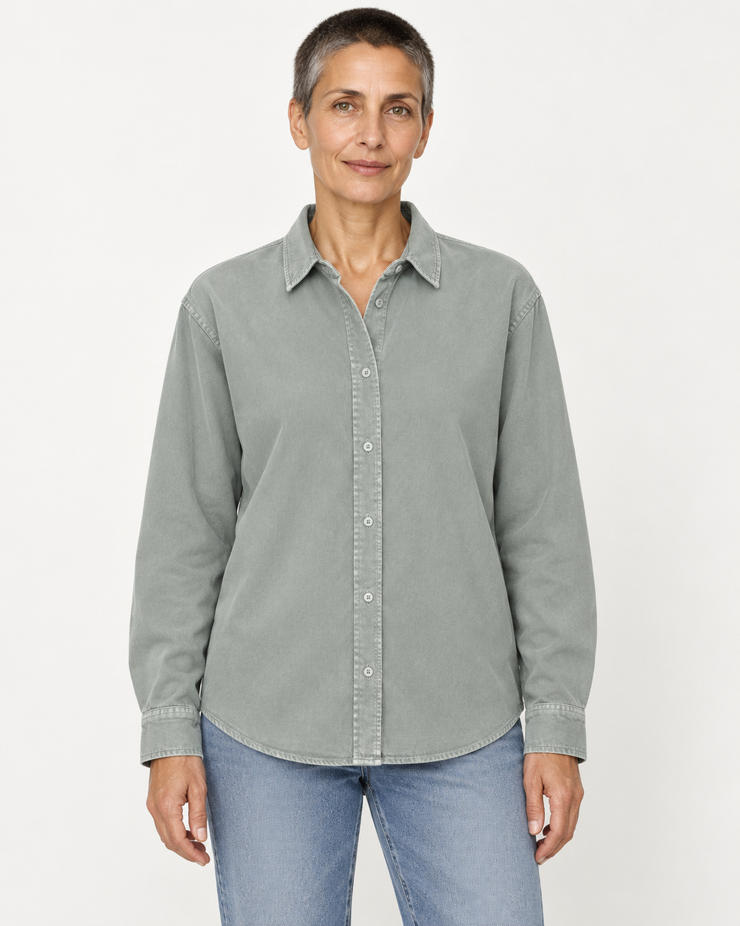 Sitztgut Unisex-Langarmhemd aus Baumwoll-Twill – G. Dyed Misty Grey – Vorderansicht